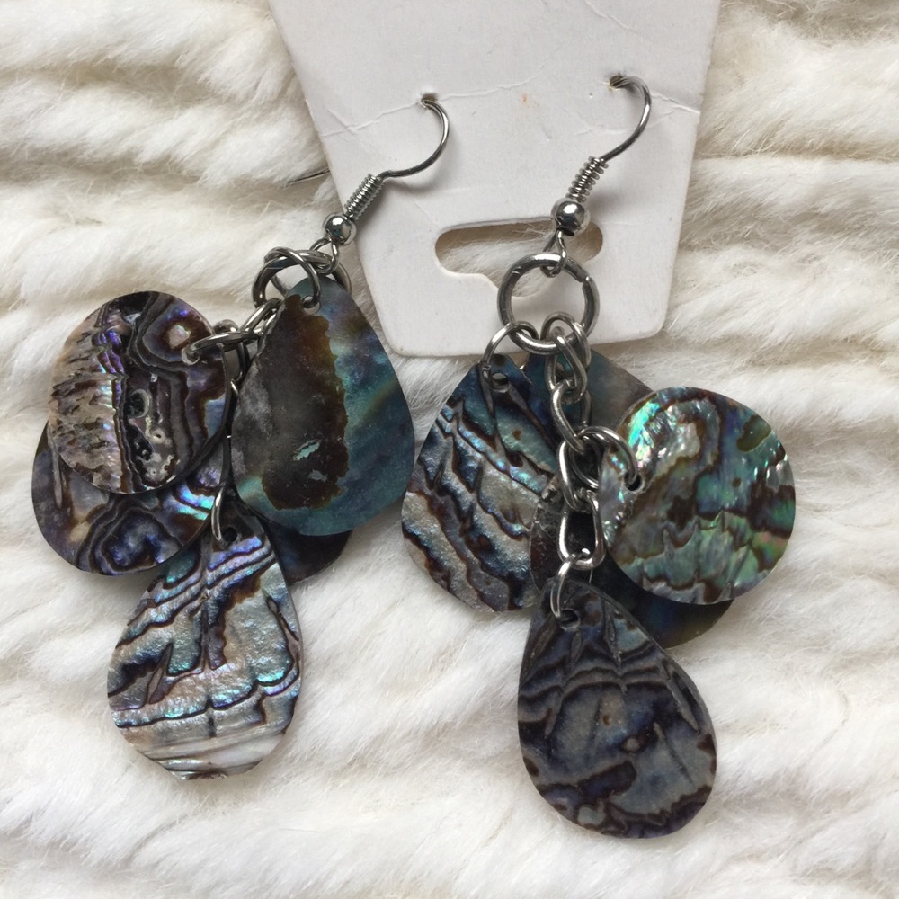 Dangling shell earrings